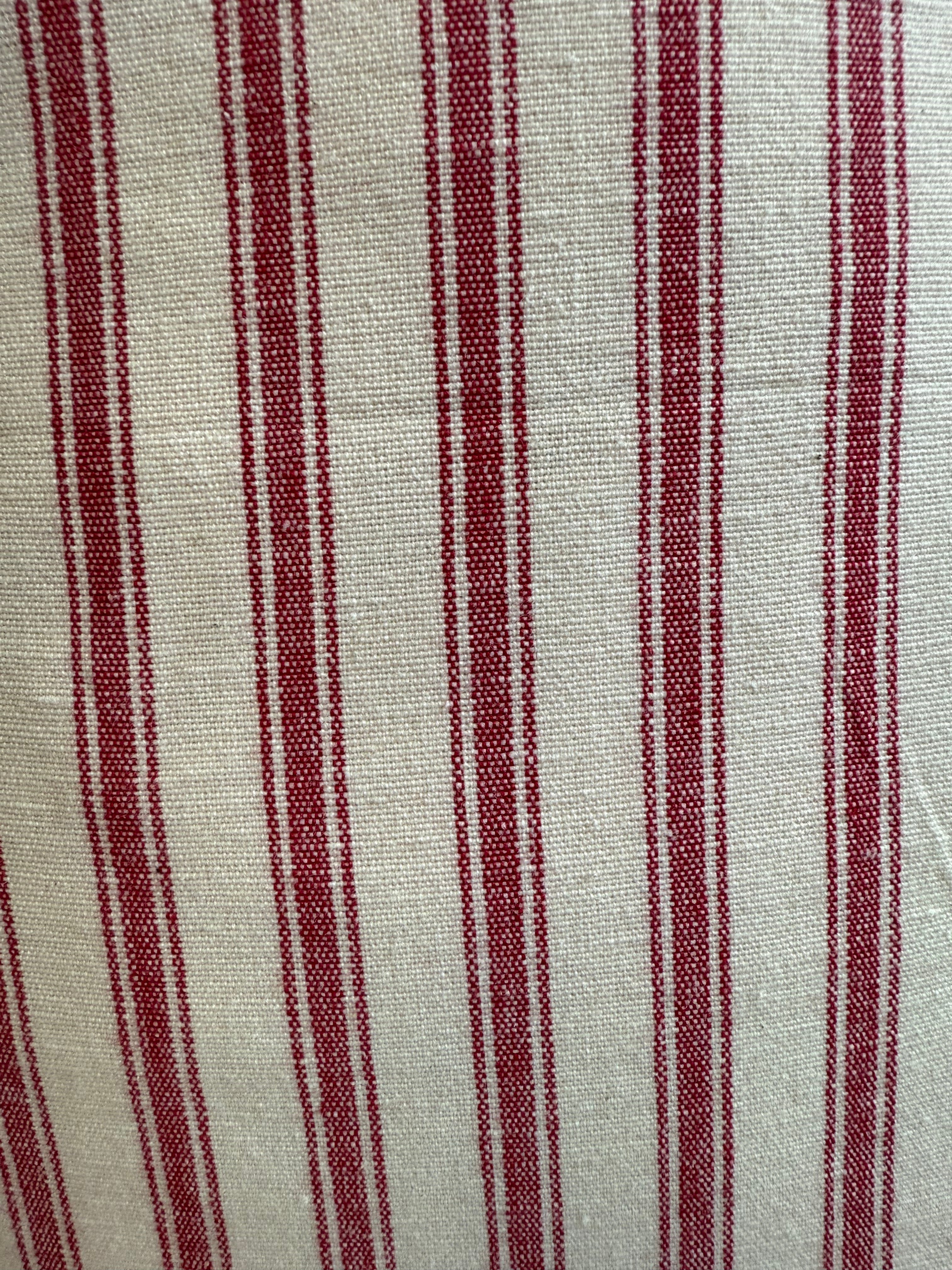 TICKY Cushion – WHITE/RED